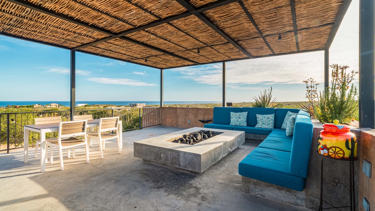 Rooftop lounge with panoramic ocean views at Cuatro Caballos in Terranova II East Cape