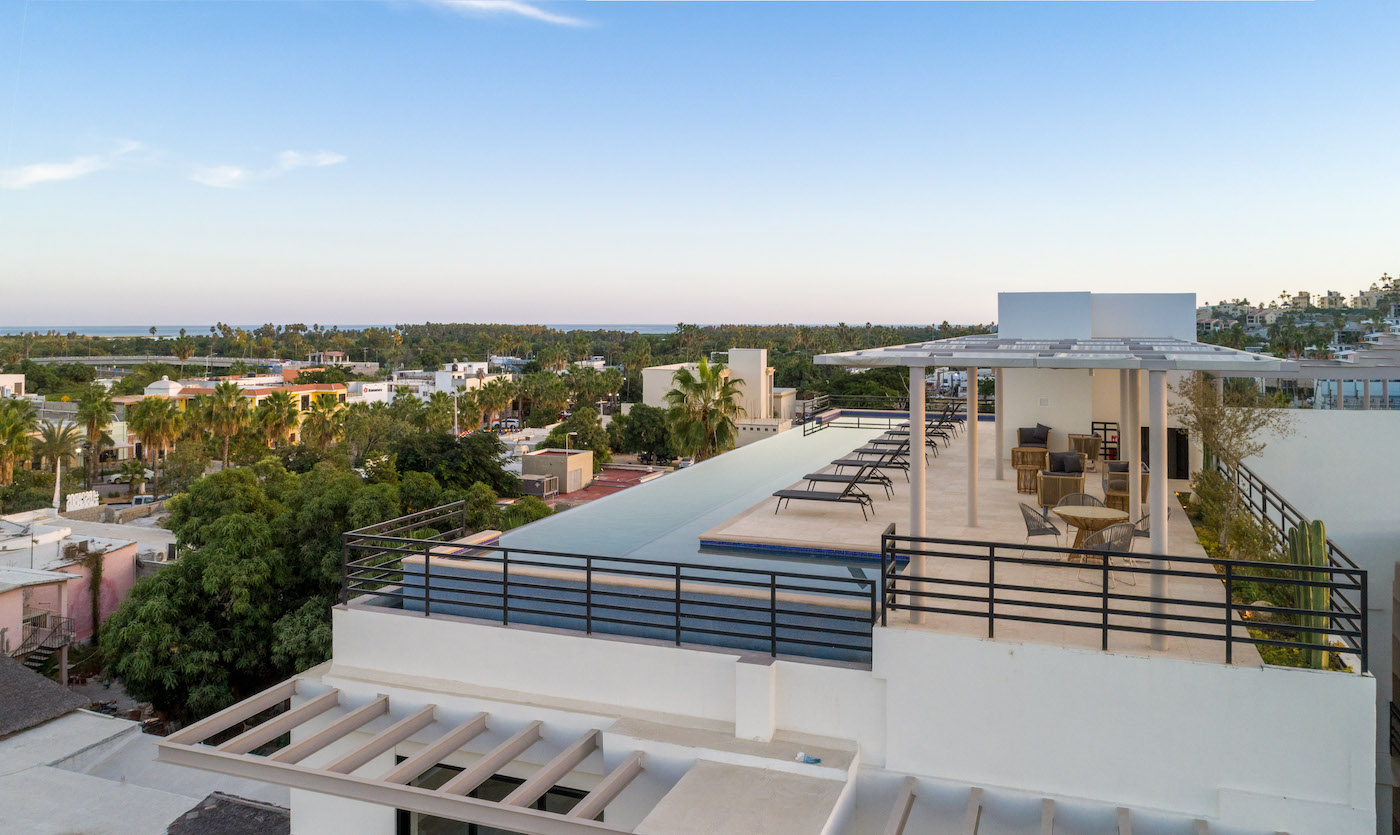 Top floor condo with rooftop