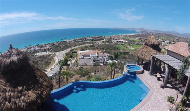 Hilltop Real Estate: Ocean Views and Privacy in Los Cabos