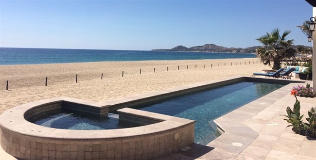 3 Bedroom Beachfront Home in Cabo