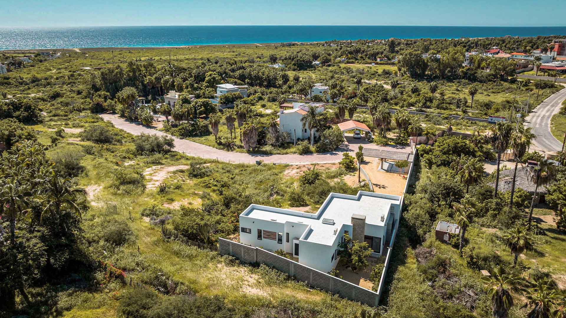 Space and privacy in a residential area of Todos Santos